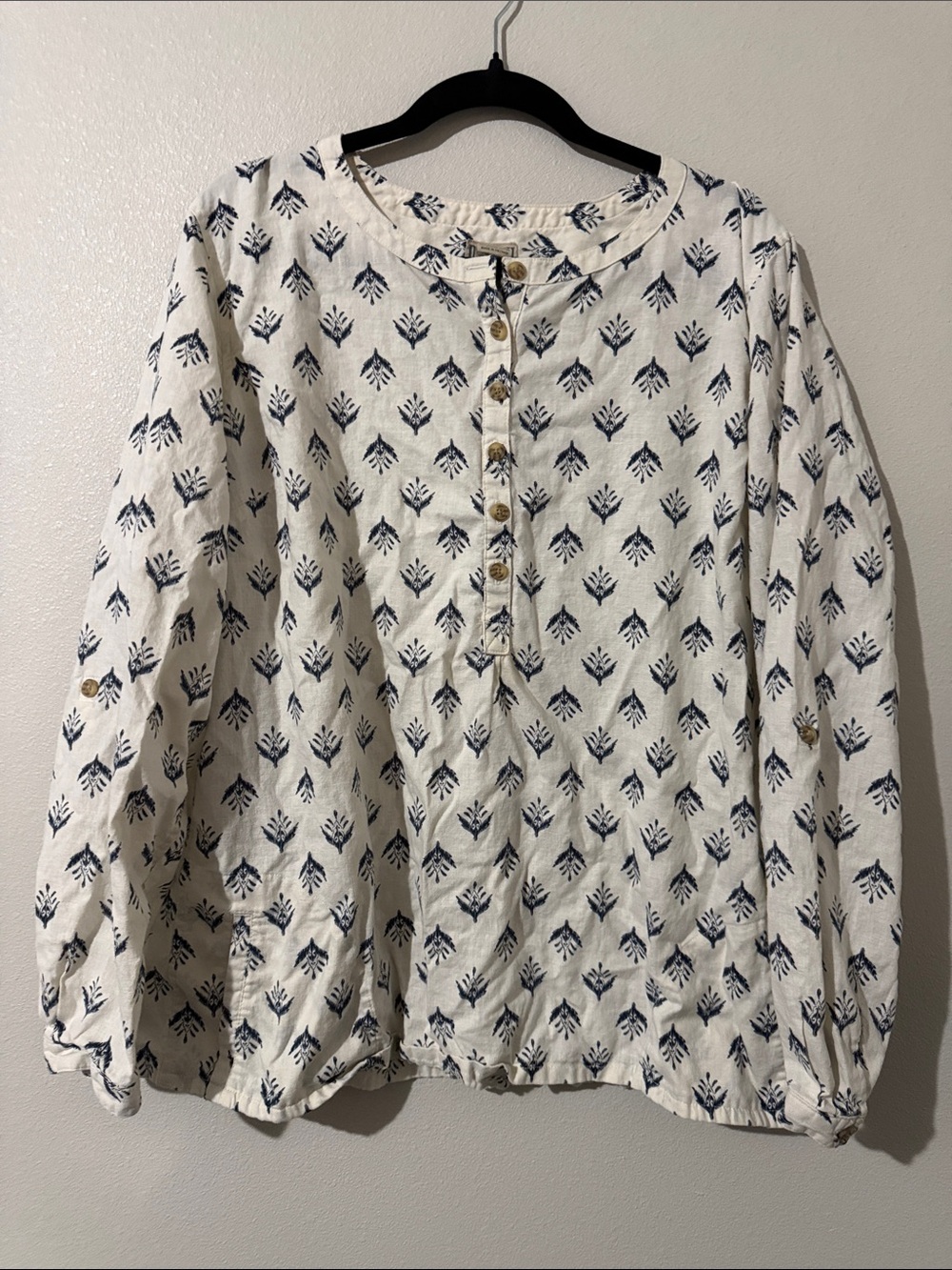 Duluth Trading Co White Button-Front Shirt with Navy Motif